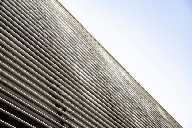 Zalety materiałów kompozytowych w nowoczesnej architekturze elewacyjnej